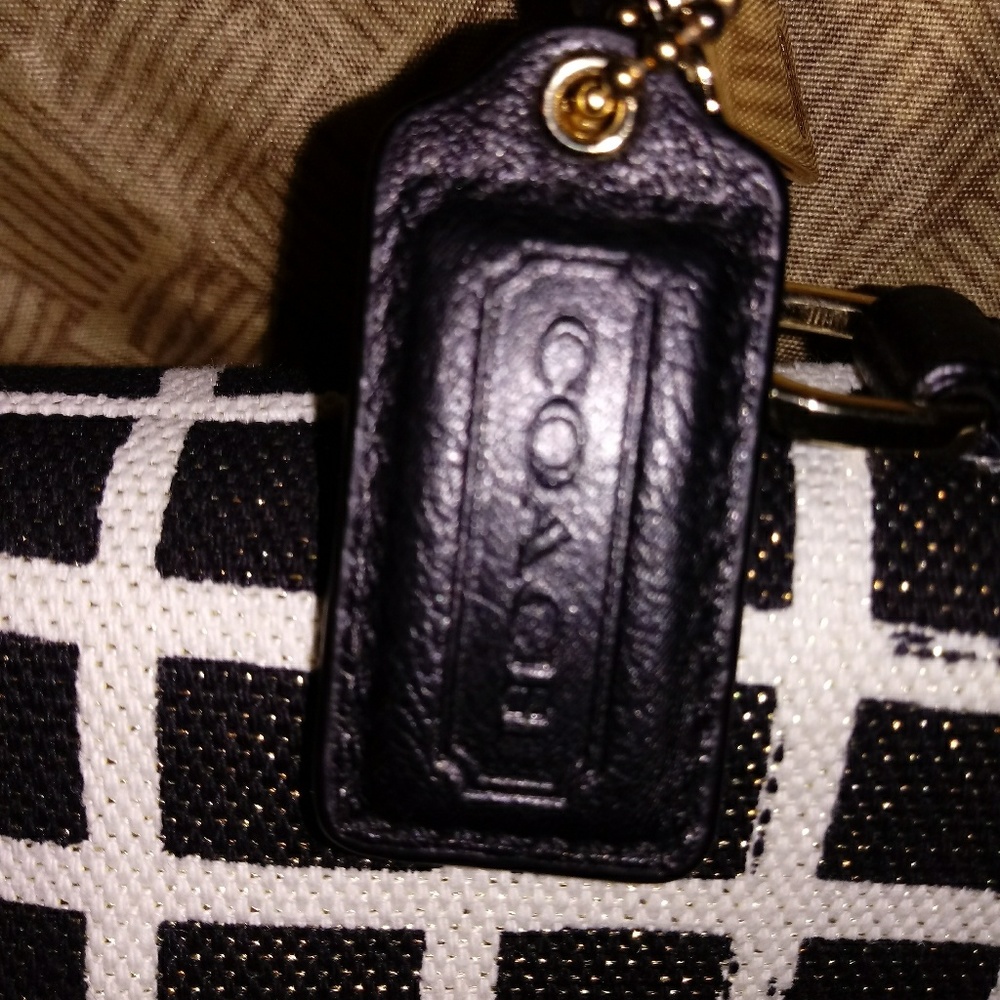 COACH HANDBAG - Picture 5 of 6